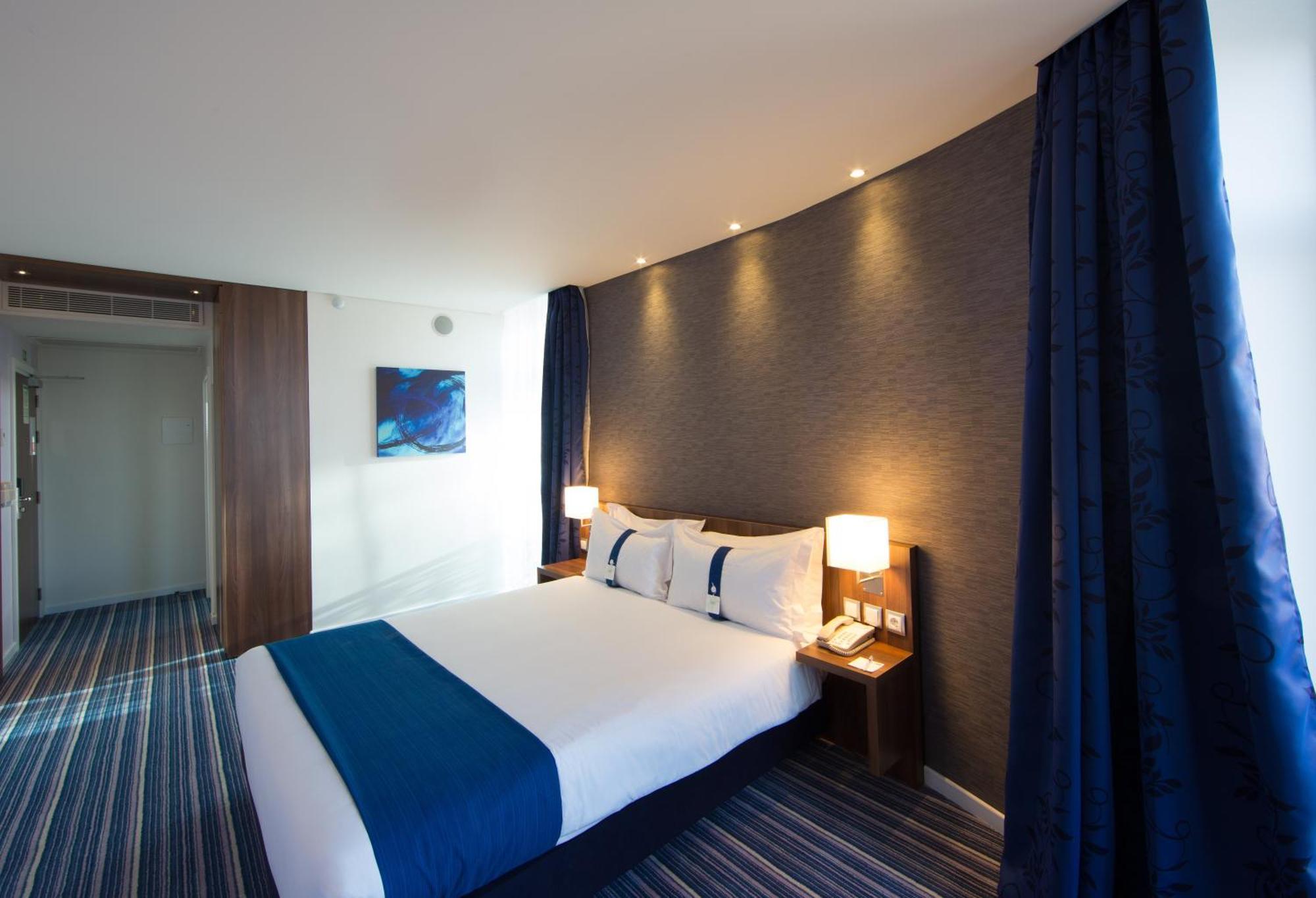 Chambre Double Standard avec Petit-Déjeuner Gratuit - Accessible aux Personnes à Mobilité Réduite